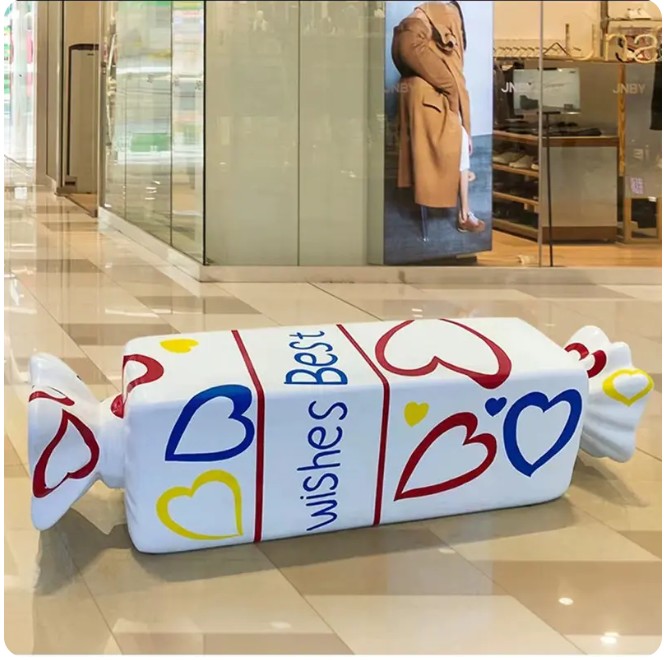 Fiberglas Heykel, geleneksel heykel malzemelerinden daha hafiftir ve daha taşınabilirdir